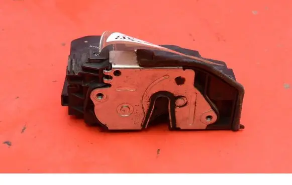 BMW X3 E83 Rear door lock 7167075