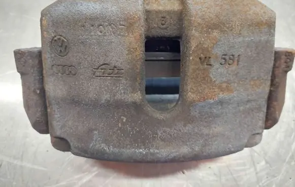 Volkswagen PASSAT B6 Front brake caliper VL581 3397 339