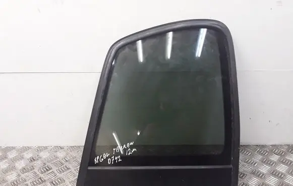 Volkswagen Cross Touran I Rear vent window glass 43R001667