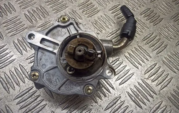 Mercedes-Benz 200 300 W123 Vacuum pump A6112300065