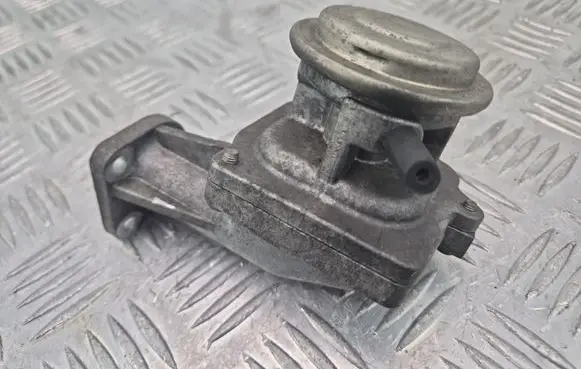 Mercedes-Benz E W212 EGR valve A0021407560