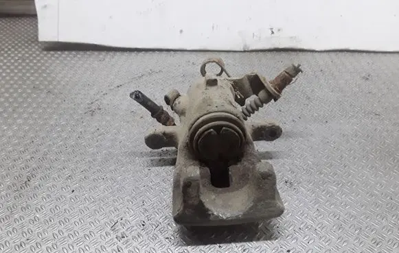 Opel Zafira B Rear brake caliper