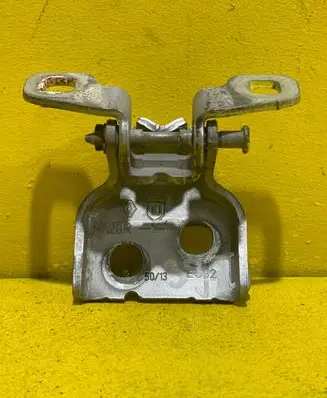 Dacia Sandero Front door lower hinge AsASSWE