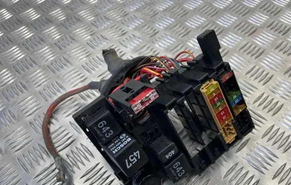Audi TT TTS Mk2 Glow plug pre-heat relay 0281003032 8A0937530 457