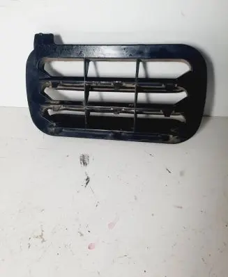 Mercedes-Benz E W124 Quarter panel pressure vent 1248370230