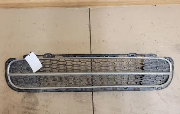 Mini One - Cooper Clubman R55 Front bumper lower grill 14614910 2753650