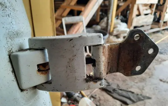 Volkswagen Transporter - Caravelle T5 Loading door upper hinge 7H0827152A 7H0827152