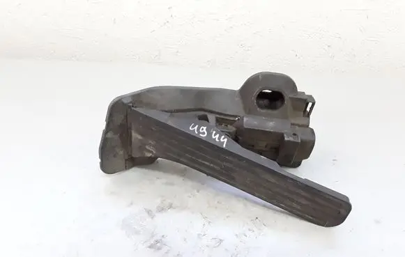 Volkswagen PASSAT B7 Accelerator throttle pedal 1K2721503AE 6PV01104000