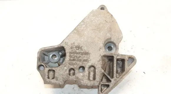 Engine mounting bracket