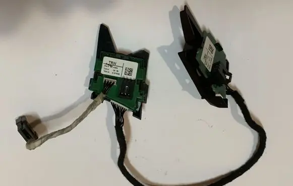Steering wheel buttons/switches