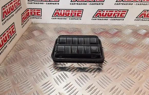 Renault Talisman Quarter panel pressure vent 7700838358