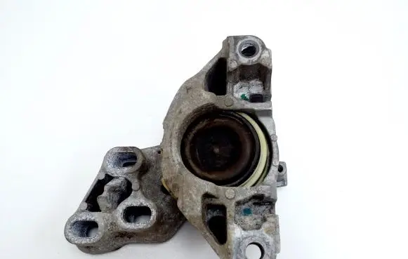 Mercedes-Benz GLA W156 Engine mount bracket 326E23 46000DF