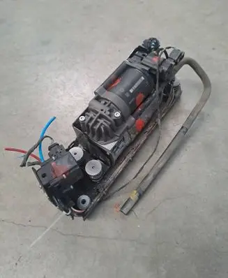 BMW 5 GT F07 Air suspension compressor/pump 6794465 24449710
