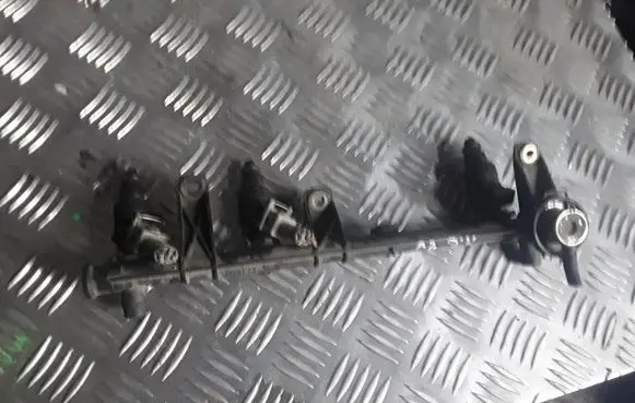 Renault Megane II Fuel injector 7700864726