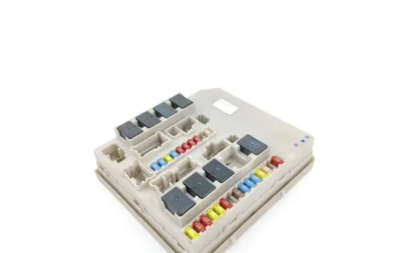 Renault Clio III Fuse box set 674660