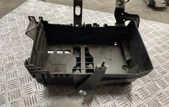 Opel Astra J Battery box tray 13354420