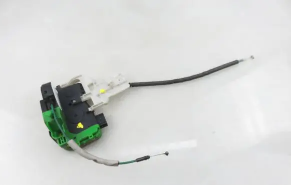 Hyundai i40 Front door lock 813103Z000