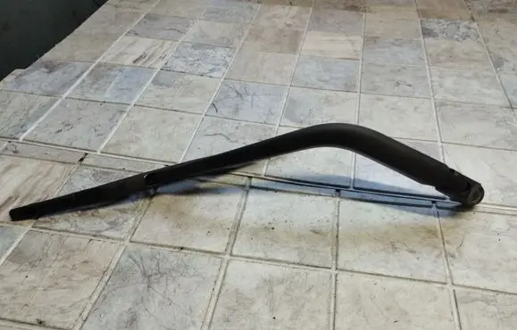 Nissan Note (E11) Rear wiper blade arm