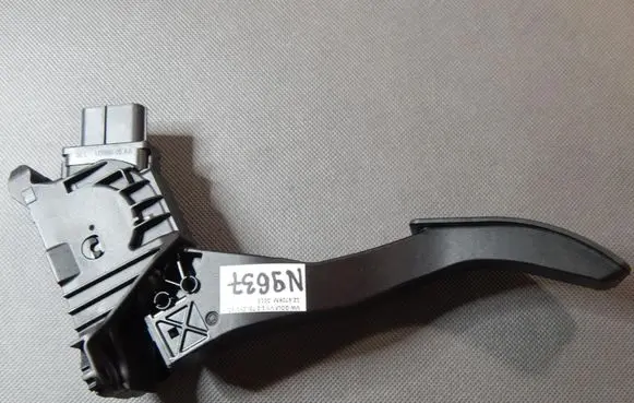 Volkswagen Golf VII Accelerator throttle pedal 5Q01721503H
