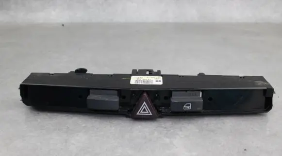 Opel Astra H Hazard light switch 13100105