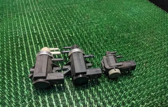 Skoda Octavia Mk1 (1U) Turbo solenoid valve 1J0906627 1J0906627B