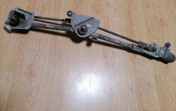 Nissan Tiida C11 Front wiper linkage and motor