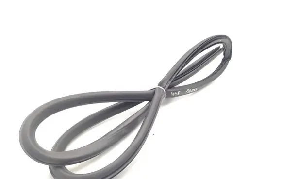 Opel Astra J Front door rubber seal 13259929