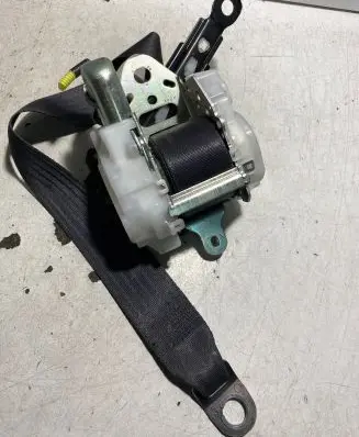 Lexus IS 220D-250-350 Front seatbelt J090331