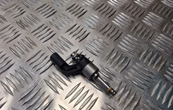 Volkswagen Golf V Fuel injector 03C906036E