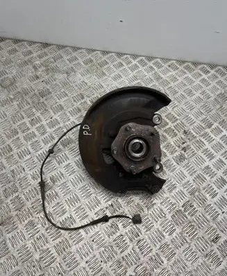 Nissan X-Trail T32 Front wheel hub