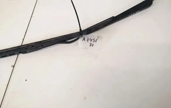 Front wiper blade arm