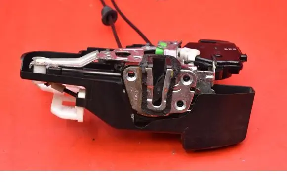 KIA Carens II Front door lock