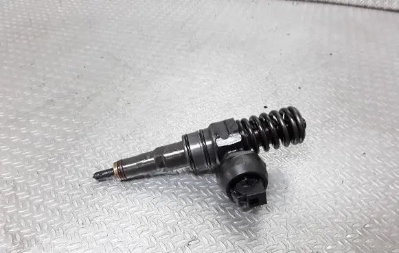 Skoda Octavia Mk2 (1Z) Fuel injector 038130073AG
