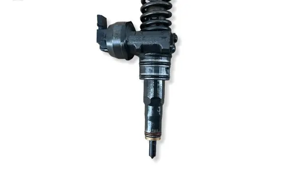 Volkswagen Touran II Fuel injector 0414720215