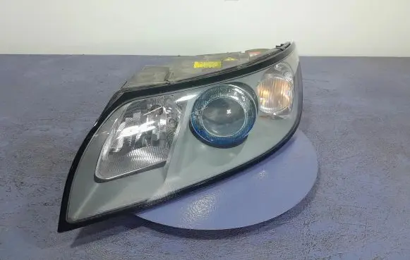 Volvo V50 Headlight/headlamp 30698889