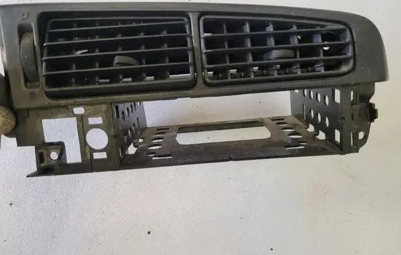 Volkswagen Golf III Dash center air vent grill 1H6819736