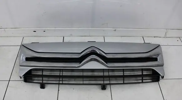 Citroen Jumpy Front bumper upper radiator grill 