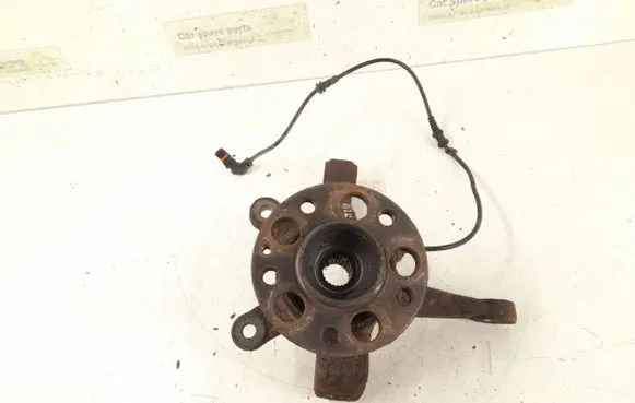 Mercedes-Benz A W169 Front wheel hub 1693300620 1693300820