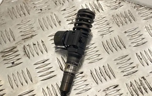 Audi A6 S6 C6 4F Fuel injector 0414720404