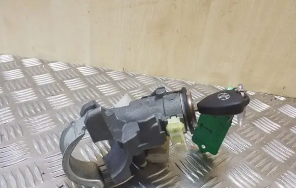 Toyota Auris 150 Ignition lock 450200203 N0502965