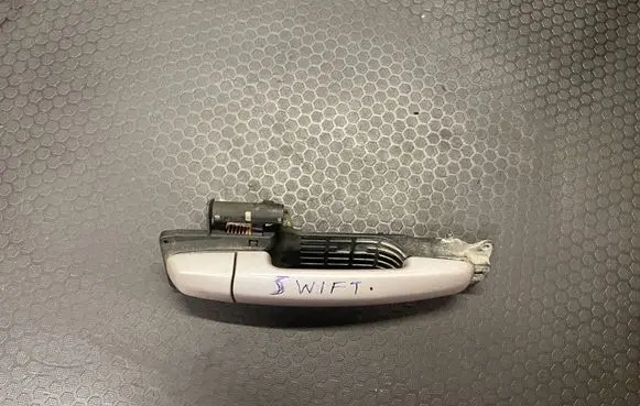 Suzuki Swift I Front door exterior handle