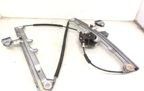 Mitsubishi Colt Front window lifting mechanism without motor 5713A134 0130822207