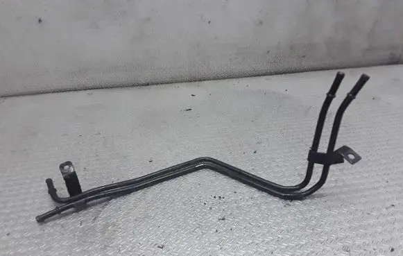 Volkswagen PASSAT B5.5 Engine coolant pipe/hose
