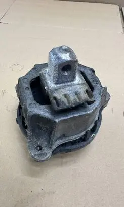 BMW 5 G30 G31 G38 Engine mount bracket 6860471