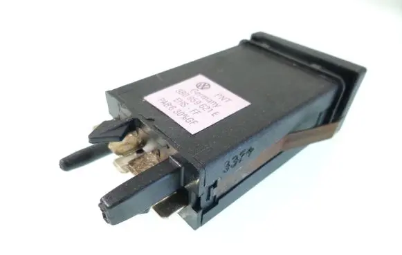 Volkswagen PASSAT B5 Windscreen/window heater switch 3B0959621E