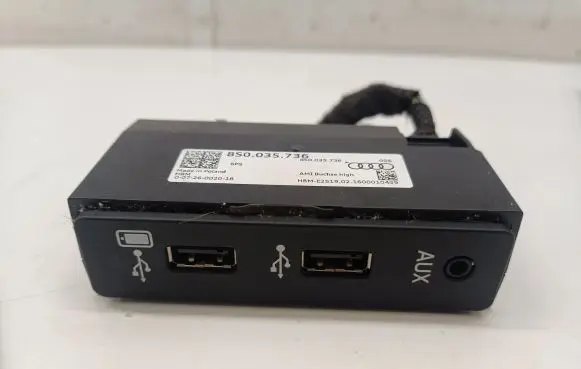 Audi TT TTS RS Mk3 8S USB socket connector 8S0035736