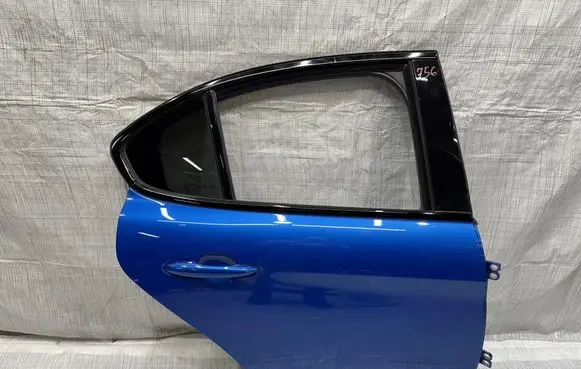 Alfa Romeo Giulia Rear door
