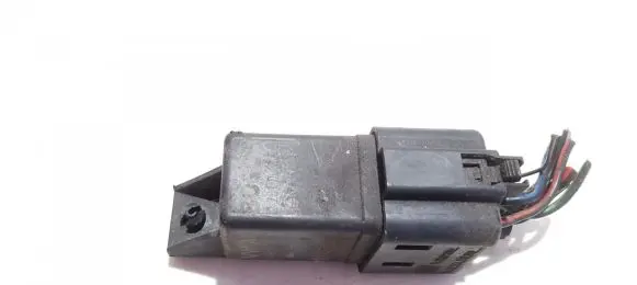 Audi A1 Glow plug pre-heat relay 0281003038 038907281D