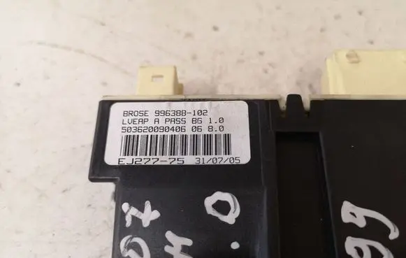 Peugeot 307 Front door window regulator motor 996388102 503620090406