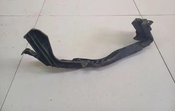 Subaru Legacy Front bumper mounting bracket